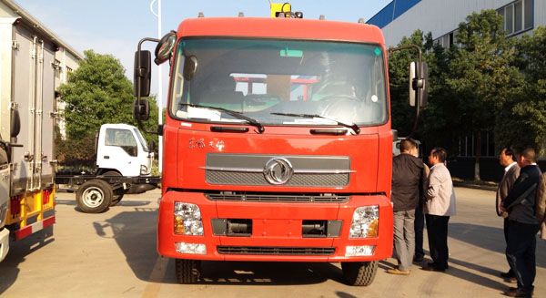 東風(fēng)天錦隨車起重運輸車