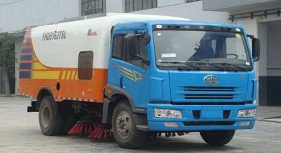 解放雙排掃路車(chē)