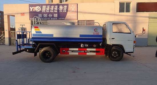 江鈴灑水車（5噸）