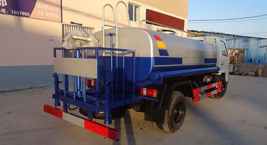 江鈴灑水車（5噸）